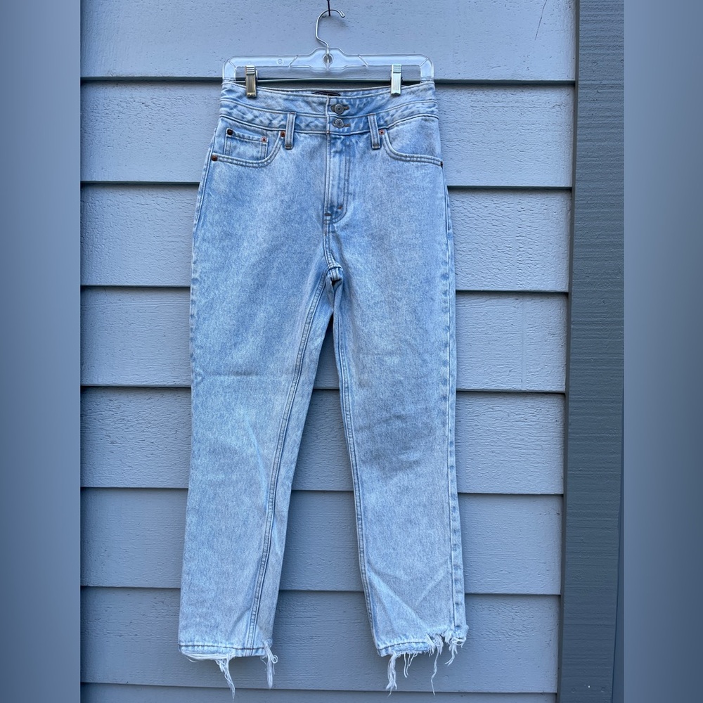 Abercrombie and Fitch Mom Jean, Women’s Size 2 Regular, Light Wash